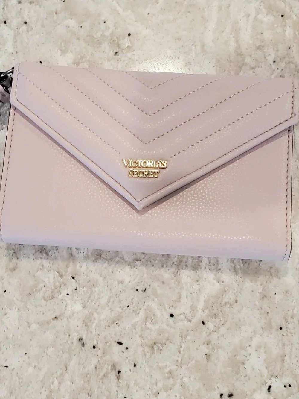 Victoria’s Secret Pebbled V-Quilt Tech Clutch Wristlet - Picture 2 of 6
